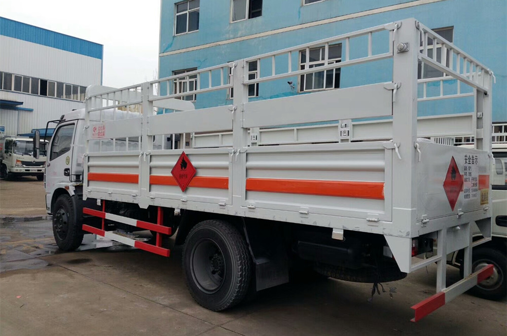 东风多利卡5.1米气瓶运输车